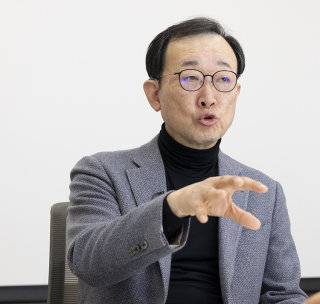 김성윤 전 서울아산병원 정신건강의학과 교수는 “인터넷, 유튜브, SNS 같은 ‘자극 편식’에서 해방돼야 뇌가 숨을 쉬며 휴식할 수 있다”고 강조했다. 조영철 기자