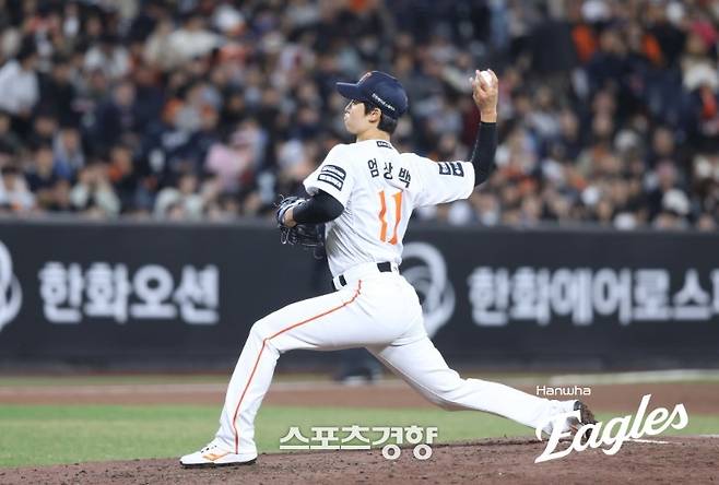 한화 엄상백이 31일 대전 한화생명볼파크에서 열린 KT와 홈 경기에 등판해 역투하고 있다. 한화이글스 제공