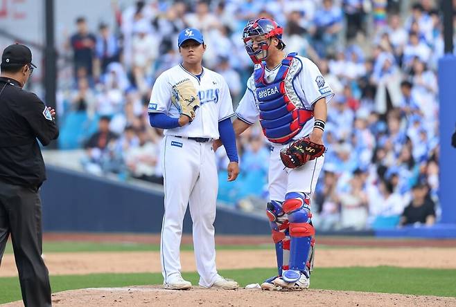 ▲ 왼쪽부터 배찬승, 강민호 ⓒ삼성 라이온즈