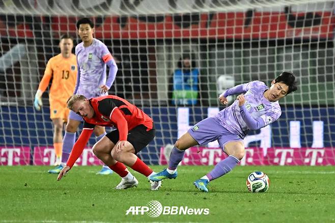 1일(한국시간) 오스트리아 빈의 에른스트 하펠 경기장에서 열리고 있는 한국과 오스트리아의 경기 모습. /AFPBBNews=뉴스1