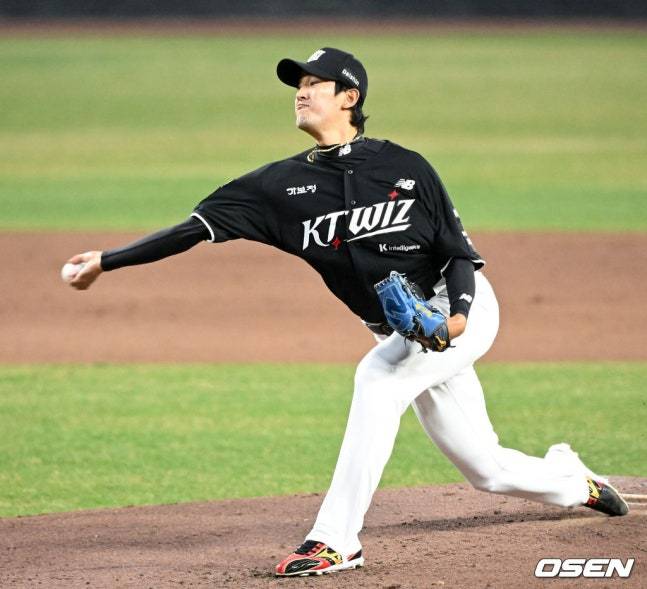 1일 한화를 상대로 투구하는 KT 고영표. /사진=OSEN