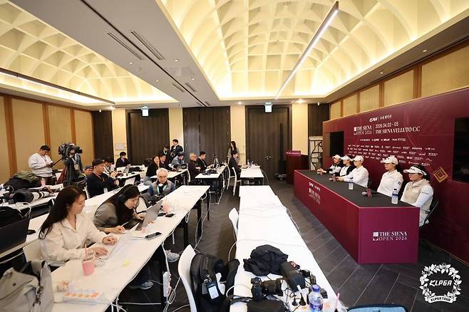 답변하는 박성현 [KLPGA 투어 제공. 재배포 및 DB 금지]