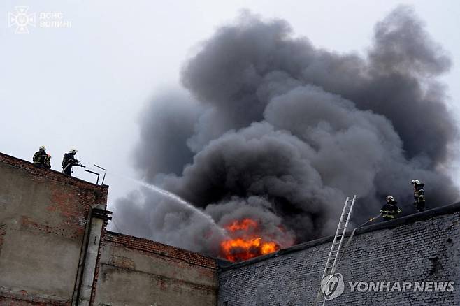 러시아 공격받은 우크라이나 루츠크 [로이터 연합뉴스 자료사진. 재배포 및 DB 금지]