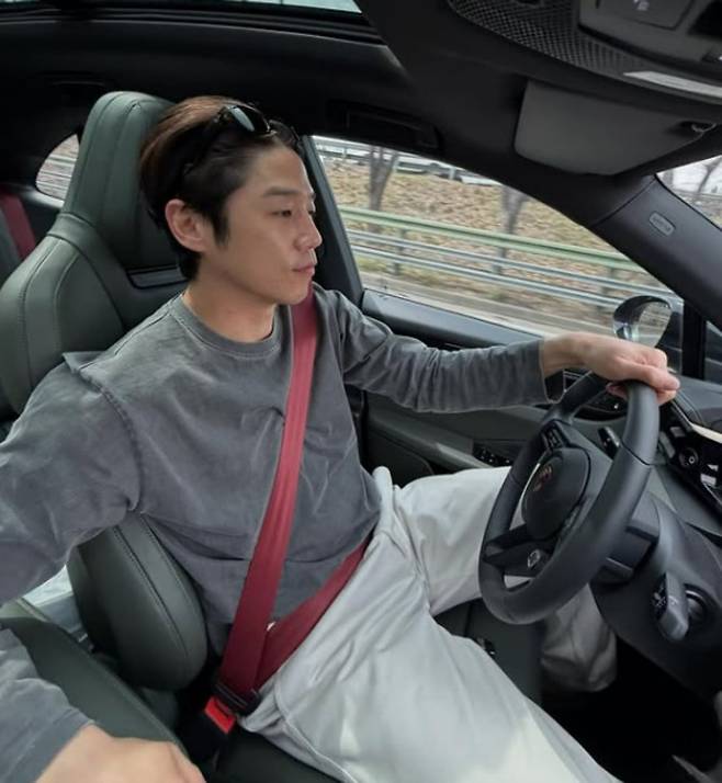 배우 정준원이 고급 외제차 탑승을 인증했다. / 사진=정준원 SNS