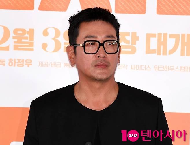 '건물주'로 19년 만에 안방극장에 복귀한 배우 하정우 / 사진=텐아시아DB