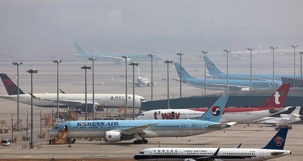 유류할증료 급등에 항공사들이 잇따라 비상경영에 돌입하고 있다. [사진=연합뉴스]