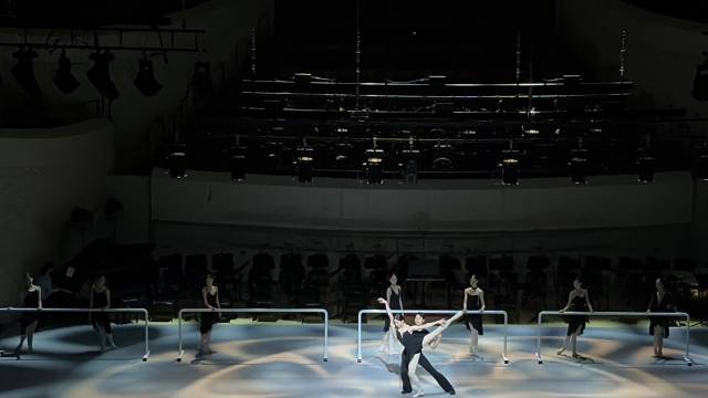 2026 부산발레시즌이 2일 ‘디어 발레리나’ 공연으로 개막한다. 사진은 1일 오후 부산콘서트홀에서 열린 리허설 모습. 클래식부산 제공