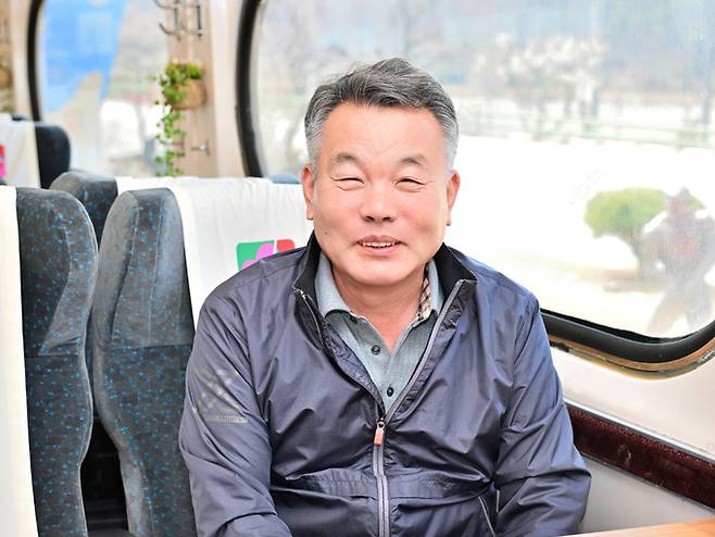 ▲ 황춘섭 매화마을 이장. 김형소 기자