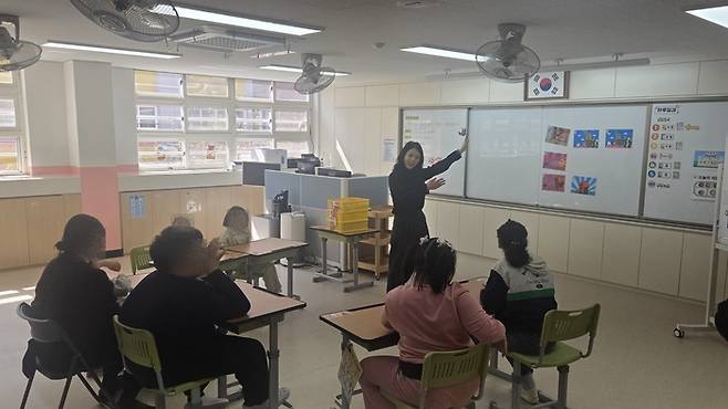 2일 대구 달성군 천내초등학교에 있는 특수학교형 특수학급의 지역 장애학생들이 수업을 받고 있다. <대구시교육청 제공>