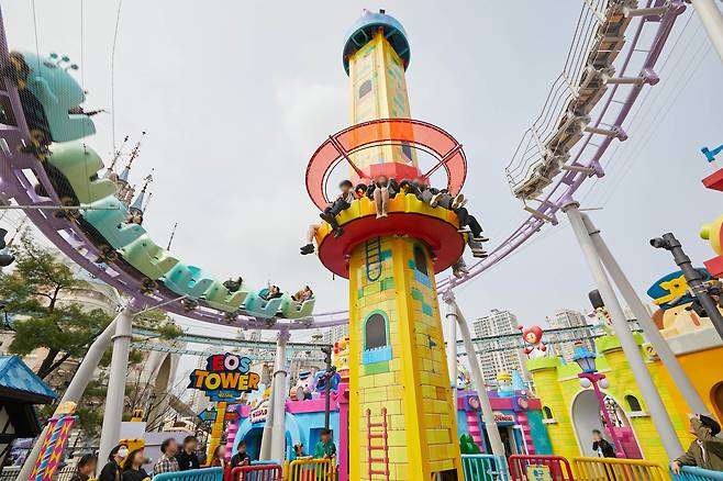 '에오스 타워'는 기존 자이로드롭과 유사한 형태의 신규 어트랙션이다./사진=넥슨 제공