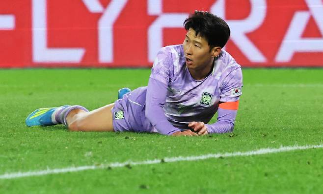 31일(현지시간) 오스트리아 빈 에른스트 하펠 스타디움에서 열린 한국 축구 국가대표팀과 오스트리아의 평가전에서 손흥민이 본인의 슈팅이 득점에 실패하자 아쉬워하고 있다. 사진=연합뉴스