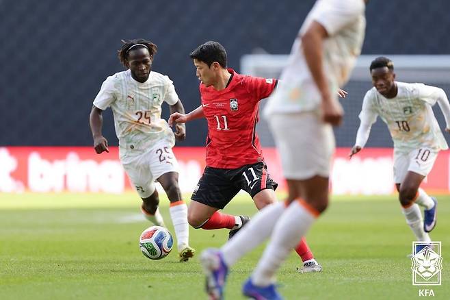 한국 축구 국가대표팀 황희찬이 28일(현지시간) 영국 밀턴 케인스의 스타디움 MK에서 열린 코트디부아르와 평가전에서 돌파하고 있다. (대한축구협회 제공. 재판매 및 DB금지) 2026.3.29 ⓒ 뉴스1