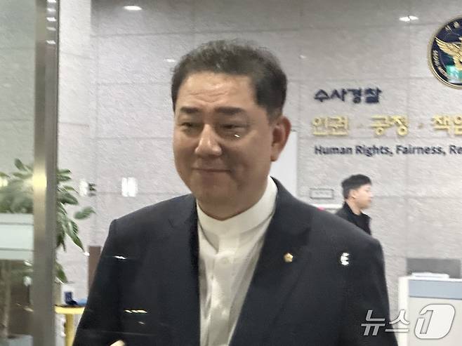 김병기 무소속 의원이 2일 5차 경찰 조사를 마치고 나오고 있다. 2026.4.2 ⓒ 뉴스1 강서연 기자