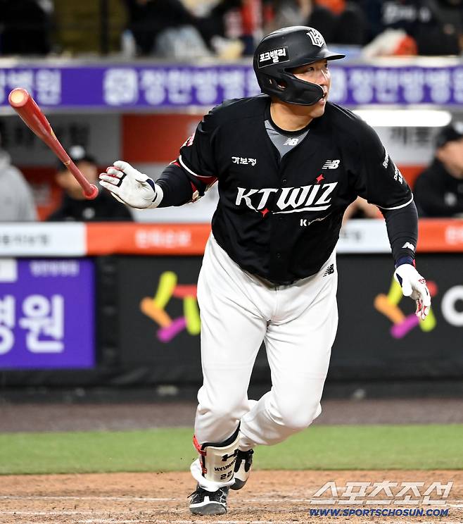 1일 대전한화생명볼파크에서 열린 KT와 한화의 경기. 7회초 2사 1,3루 KT 김현수가 1타점 적시타를 치고 있다. 대전=허상욱 기자wook@sportschosun.com/2026.04.01/