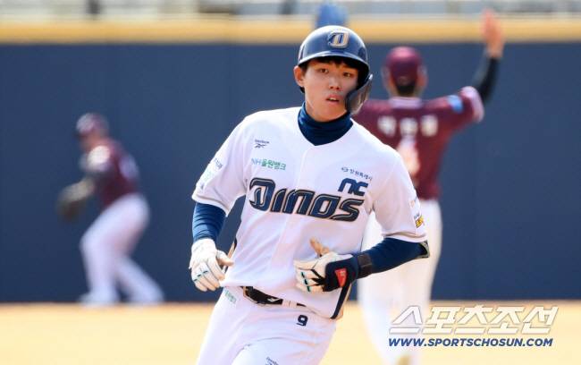 15일 마산야구장에서 열린 NC 다이노스와 키움 히어로즈의 시범경기. NC 신재인이 베이스를 돌고 있다. 창원=박재만 기자 pjm@sportschosun.com/2026.03.15/