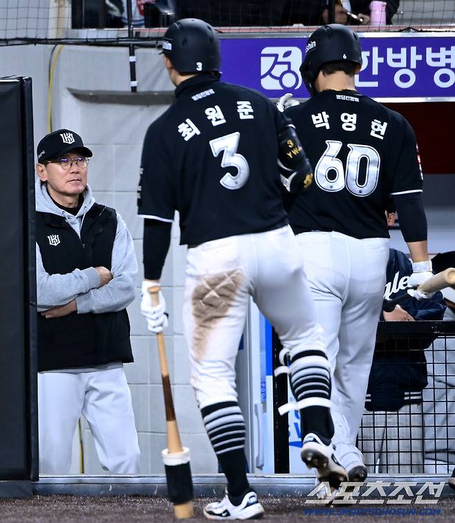 그러나 곧바로 이어진 감독님의 교체 사인