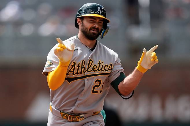 랭걸리어스가 4회 홈런을 날린 뒤 베이스를 돌고 있다. AP연합뉴스