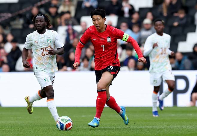 Soccer Football - International Friendly - South Korea v Ivory Coast - Stadium MK, Milton Keynes, Britain - March 28, 2026 South Korea's Son Heung-Min in action with Ivory Coast's Parfait Guiagon Action Images via Reuters/Andrew Boyers







<저작권자(c) 연합뉴스, 무단 전재-재배포, AI 학습 및 활용 금지>