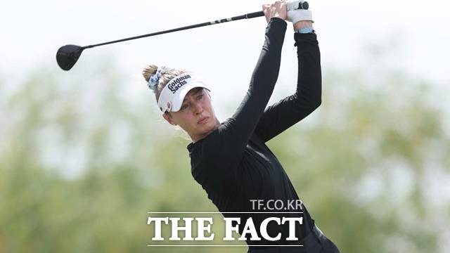 2개 대회 연속 김효주와 우승 경쟁을 펼쳤던 넬리 코다의 호쾌한 스윙. 코다는 올해 자신이 출전한 3개 대회에서 우승, 2위, 2위를 차지한 김효주의 가장 강력한 라이벌이다. /LPGA