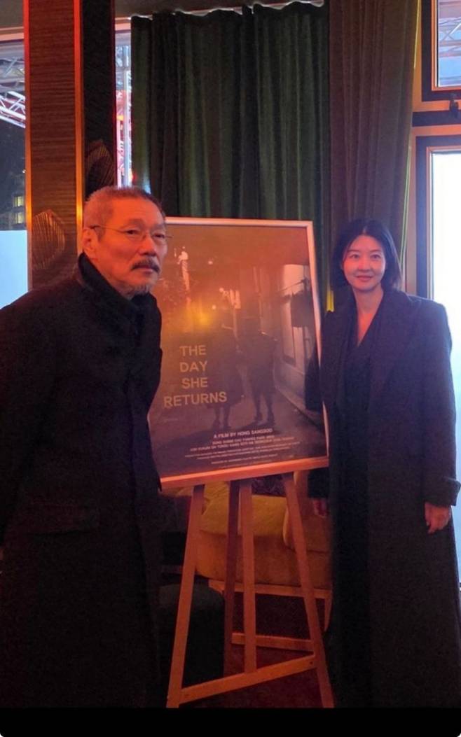 홍상수 감독(왼쪽)과 배우 송선미