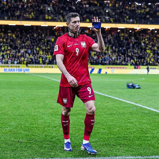 로베르트 레반도프스키가 북중미 월드컵 본선 진출이 좌절된 직후 자신의 소셜미디어에 올린 사진. 사진출처 로베르트 레반도프스키 인스타그램