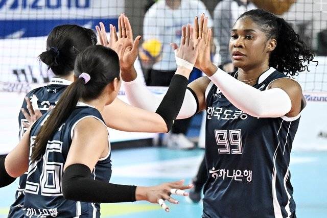 한국도로공사 외국인 오퍼짓 스파이커 모마(오른쪽). 한국배구연맹(KOVO) 제공