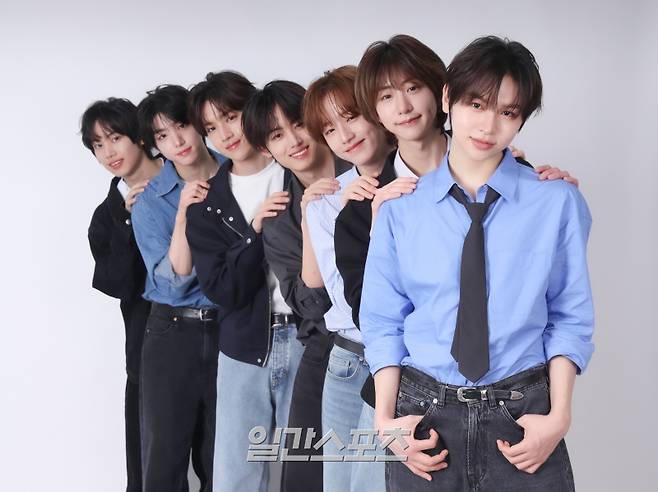 ‘2025 KGMA’ IS 라이징 스타상을 수상한 그룹 아이딧이 26일 오후 서울 중구 순화동 KG타워에서 진행된 일간스포츠와의 인터뷰에 앞서 포즈를 취하고 있다. 서병수 기자 qudtn@edaily.co.kr /2026.03.26/