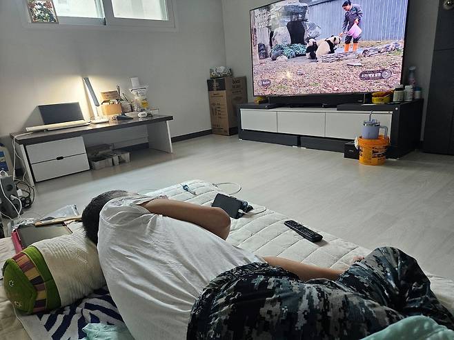 24시간 장애인활동지원사을 받지 못 하는 공모씨. 변민철 기자