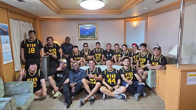 유종현 선장과 함께 항해를 누비는 선원들(본인 제공)