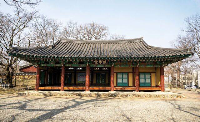 자인면 계정숲에 보존된 조선시대 관아 ‘시중당’