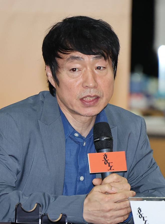 ‘홍도’를 다시 선보이는 연출가 고선웅.            연합뉴스