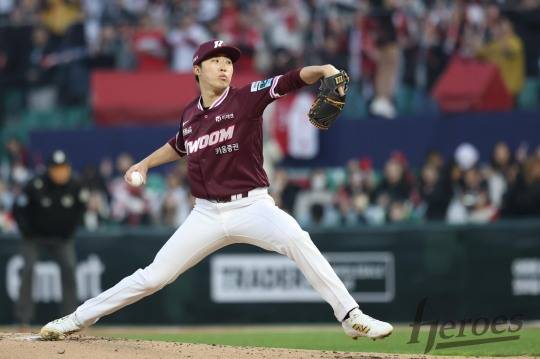 1일 SSG 랜더스전에 선발 등판한 키움 히어로즈 배동현. / 사진=연합뉴스