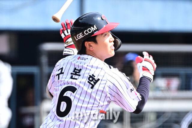 23일 서울 잠실야구장에서 열린 '2026 신한 SOL BANK KBO리그' LG 트윈스와 키움 히어로즈 시범경기. LG 구본혁이 3회말 첫 타자로 나와 타격하고 있다./마이데일리