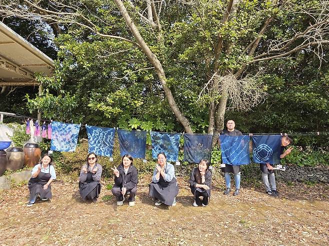 몽골 주요 여행사와 교육여행협회 관계자들의 제주 답사여행, 일출랜드 염색 체험