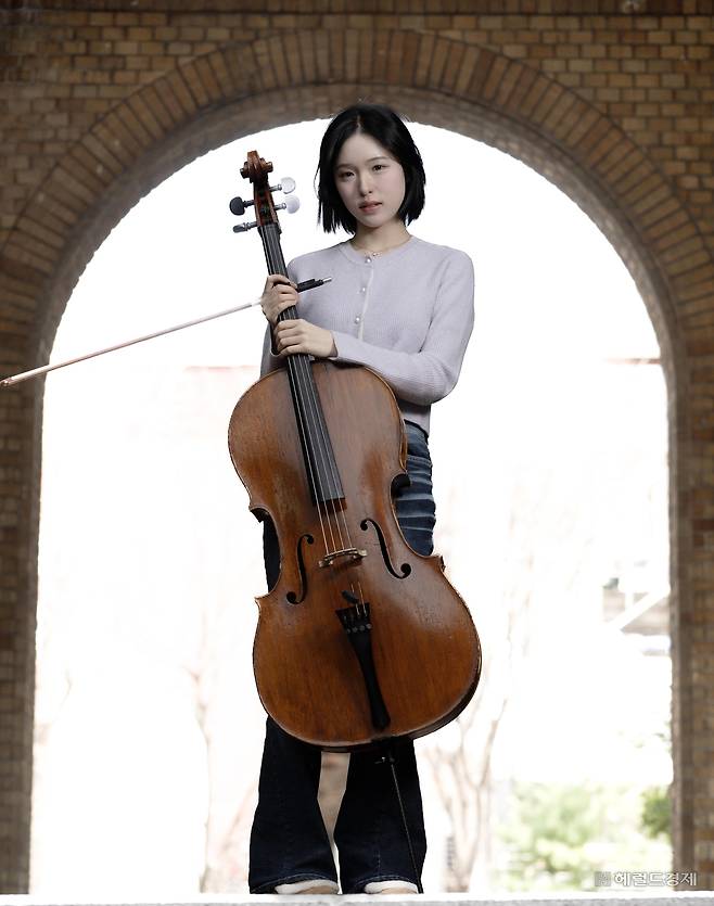 첼리스트 이재리는 “연습할 때, 제가 원하는 소리를 찾아가는 과정이 가장 큰 행복”이라고 했다. 이상섭 기자