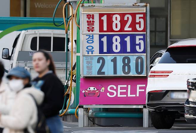 19일 서울의 한 주유소.[연합]