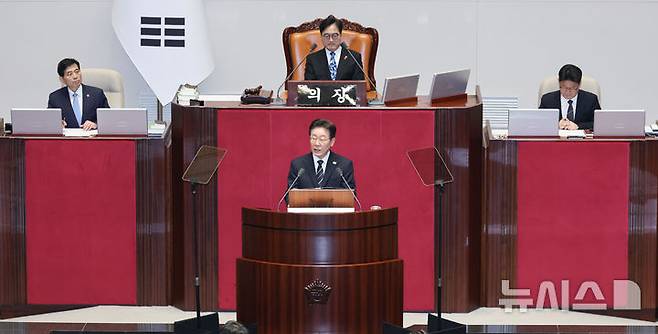 [서울=뉴시스] 고범준 기자 = 이재명 대통령이 2일 서울 여의도 국회에서 추가경정예산안 시정연설을 하고 있다. 2026.04.02. bjko@newsis.com