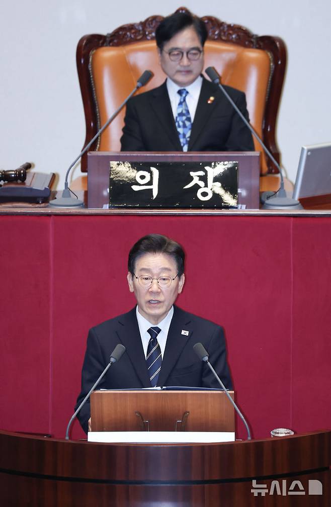 [서울=뉴시스] 고범준 기자 = 이재명 대통령이 2일 서울 여의도 국회에서 추가경정예산안 시정연설을 하고 있다. 2026.04.02. bjko@newsis.com