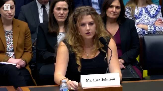 미 하원 청문회에서 증언하는 스탠퍼드 학생 엘사 존슨 [출처=더타임즈]
