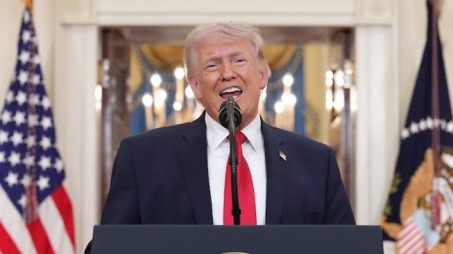 1일(현지시각) 미국 백악관 크로스 홀에서 도널드 트럼프 대통령이 이란 전쟁에 대해 연설하고 있다. EPA 연합뉴스