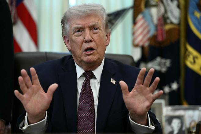 도널드 트럼프 미국 대통령이 3월 31일(현지 시간) 워싱턴DC 백악관에서 행정 명령 서명식 행사 중 이란 전쟁과 관련된 취재진의 질문에 답변하고 있다. EPA연합뉴스