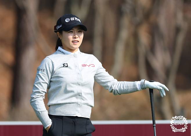 고지원이 2일 KLPGA 투어 더 시에나 오픈 2026 1라운드 12번 홀에서 티샷 순서를 기다리고 있다. 사진 제공=KLPGA