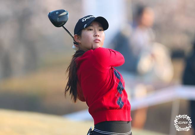 티샷을 하고 있는 김서아. 사진 제공=KLPGA