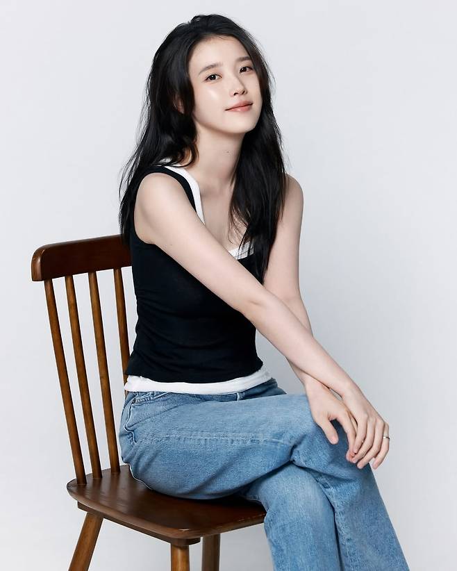 아이유. EDAM엔터테인먼트 제공