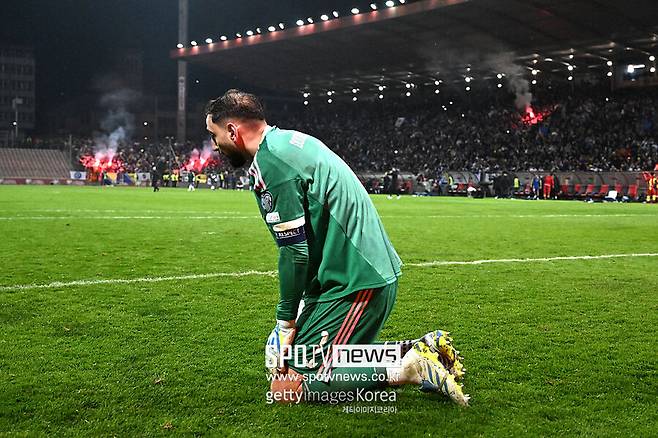 ▲ 월드컵 4회 우승국인 이탈리아가 3연속 본선 진출에 실패했다. 감독 전술이 멸망을 몰고 왔다는 분석이 뒤따른다. 현대 축구의 흐름과 괴리된 스리백 시스템에 대한 문제 제기가 쏟아지고 있다.