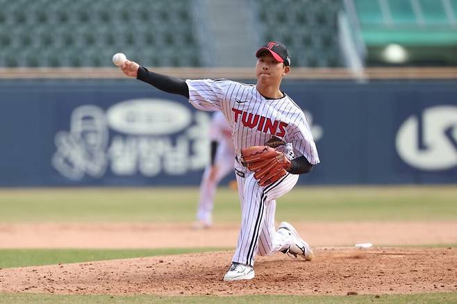 ▲ 개막 이후 완벽한 투구를 이어 가고 있는 우강훈 ⓒLG트윈스