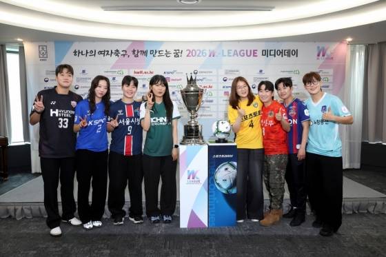 2026 WK리그 미디어데이에 참석한 각 구단 대표 선수들. /사진=한국여자축구연맹