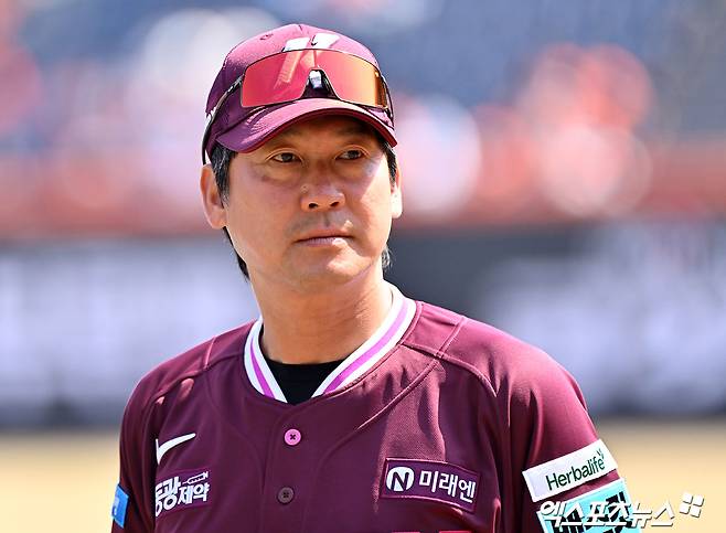 설종진 감독이 이끄는 키움 히어로즈가 1일 인천 SSG랜더스필드에서 열린 2026 신한 SOL KBO리그 SSG 랜더스와의 팀 간 2차전에서 11-2로 승리, 개막 3연패 탈출에 성공했다. 사진 엑스포츠뉴스 DB