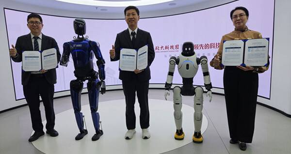 JDC 제주혁신성장센터 Route330 입주기업 퓨처렉스㈜가 국내기업 ㈜동국, 중국기업 커란한과 3자간 로봇 및 AI 사업 협력을 위한 MOU를 체결했다. (사진=JDC)