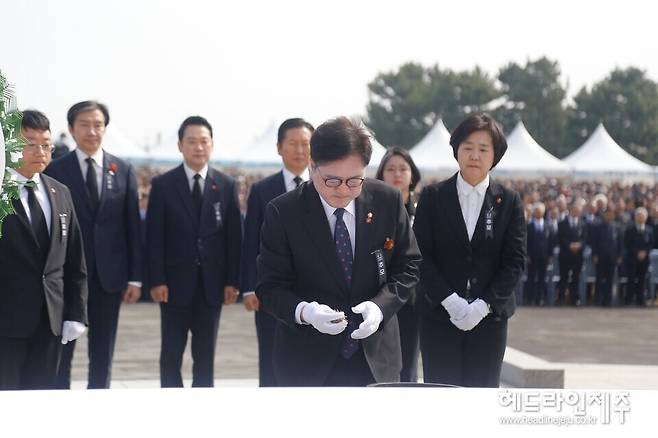 분향을 하고 있는 우원식 국회의장. ⓒ헤드라인제주